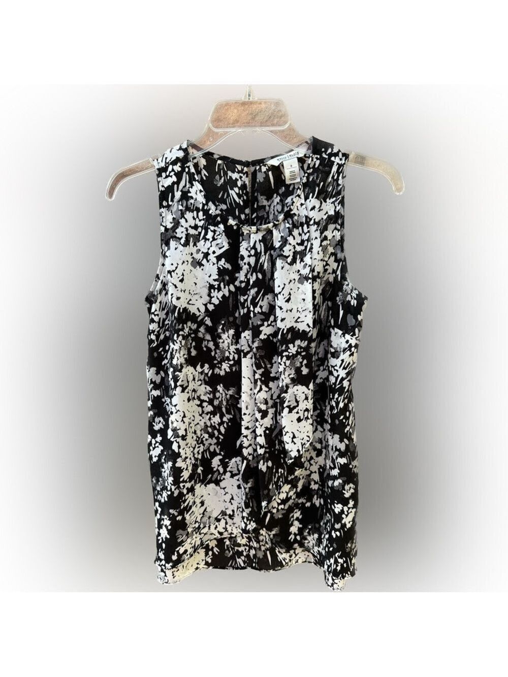 White House Black Market  Asymmetrical Sleeveless Top Black & White Print Size 0